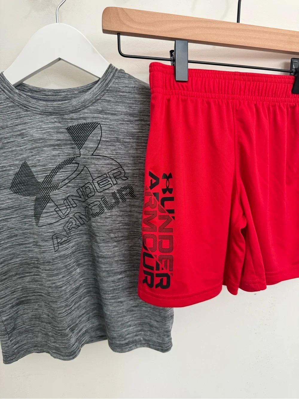Under Armour - 4T lightweight dri fit set
